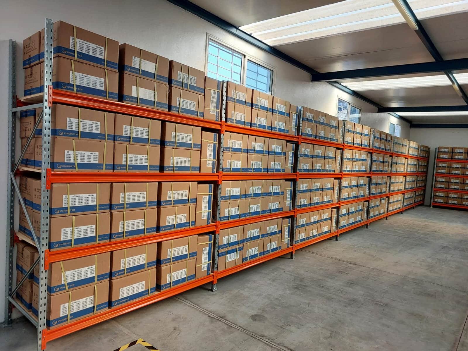 Rayonnage mi-lourd à tablettes installé à Casablanca par Maghreb Rayonnage